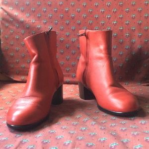 Hopp Zip-up Ankle Boot - Red 7.5